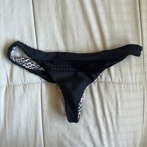 Black acacia bottoms